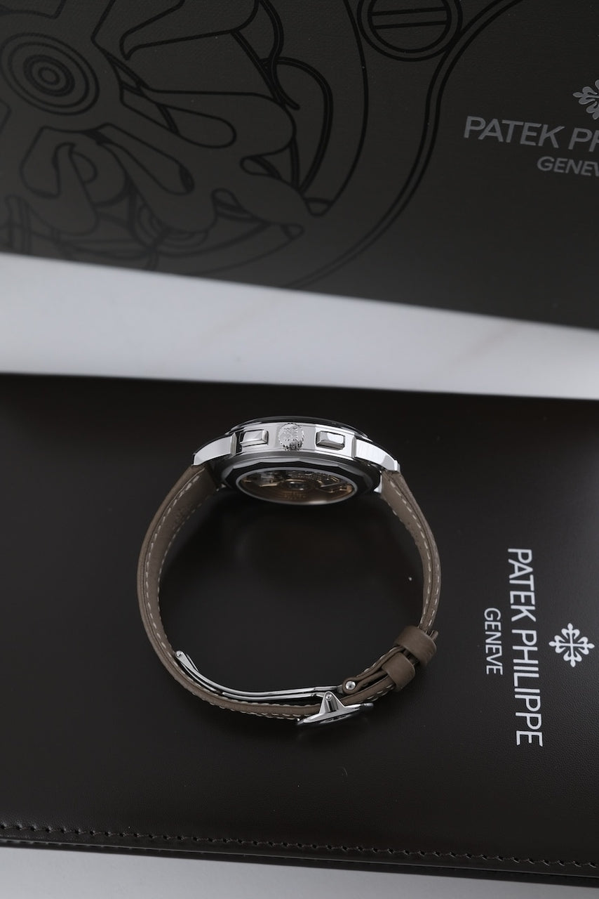 Patek Philippe World Time 5935A-001 - vue détaillée 6