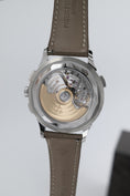 Charger l'image dans la visionneuse de galerie, Patek Philippe World Time 5935A-001 - vue détaillée 5

