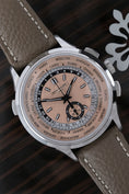 Charger l'image dans la visionneuse de galerie, Patek Philippe Heure mondiale 5935A-001 - Vignette
