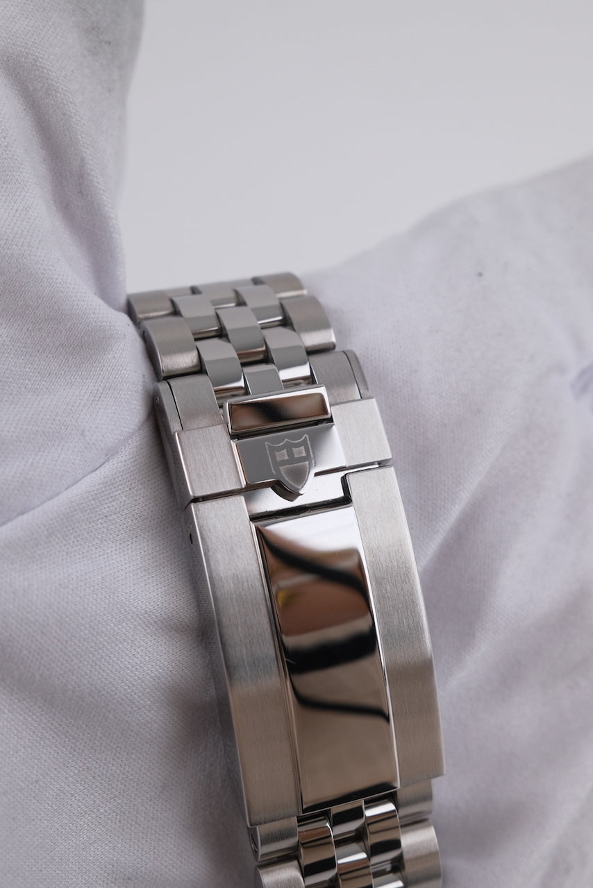 Tudor Black Bay Chronograph 79360N-0024 - Detail view 9