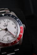 Bild in Galerie-Betrachter laden, Tudor Black Bay GMT 79830RB - Detail view 4
