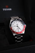 Bild in Galerie-Betrachter laden, Tudor Black Bay GMT 79830RB - Main product image
