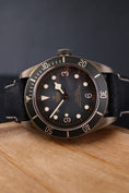Bild in Galerie-Betrachter laden, Tudor Black Bay Bronze 79250BA - Detailansicht 5

