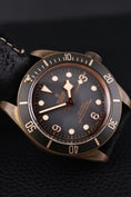 Bild in Galerie-Betrachter laden, Tudor Black Bay Bronze 79250BA - Detailansicht 7

