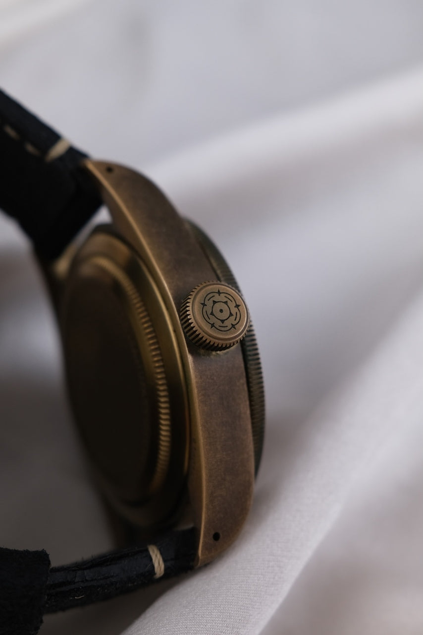 Tudor Black Bay Bronze 79250BA - Detailansicht 10