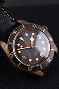 Bild in Galerie-Betrachter laden, Tudor Black Bay Bronze 79250BA - Detailansicht 6
