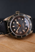 Bild in Galerie-Betrachter laden, Tudor Black Bay Bronze 79250BA - Detailansicht 4
