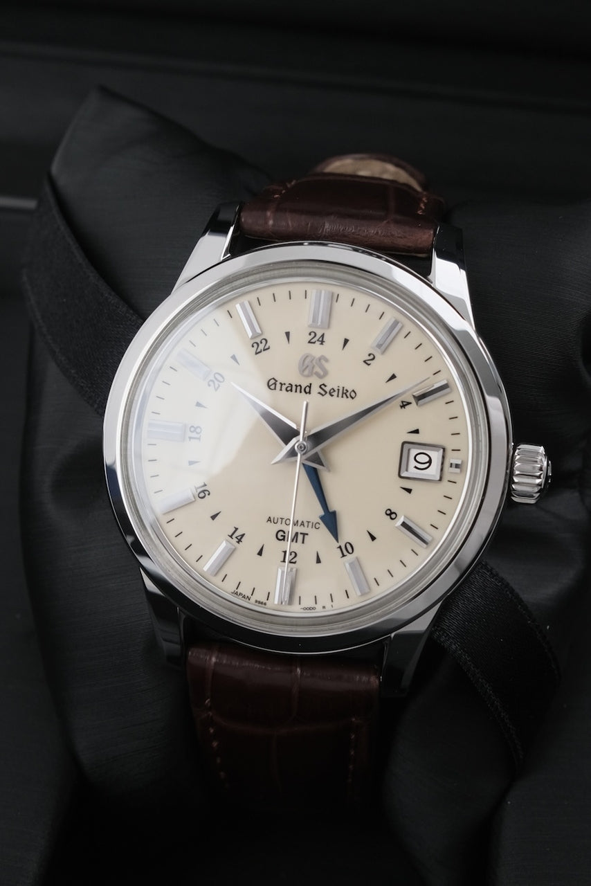 Grand Seiko Elegance Collection SBGM221 - Detailansicht 2