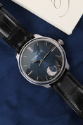 Load image into gallery viewer, H. Moser&Cie Endeavor Perpetual Moon 1348-0300 - Detailed view 4

