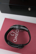 Bild in Galerie-Betrachter laden, Omega Speedmaster Dark Side Of The Moon 31192443001001 - Detailansicht 7
