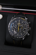 Bild in Galerie-Betrachter laden, Omega Speedmaster Dark Side Of The Moon 31192443001001 - Detailansicht 1
