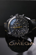 Bild in Galerie-Betrachter laden, Omega Speedmaster Dark Side Of The Moon 31192443001001 - Detailansicht 3
