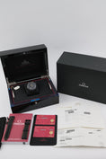 Bild in Galerie-Betrachter laden, Omega Speedmaster Dark Side Of The Moon 31192443001001 - Papiere und oder Lieferumfang
