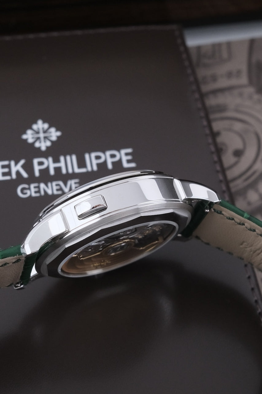 Chronograf czasu światowego Patek Philippe 5930P-001 - Widok szczegółowy 4