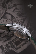 Załaduj obraz do przeglądarki galerii, Chronograf czasu światowego Patek Philippe 5930P-001 - Widok szczegółowy 5
