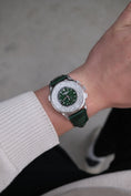 Załaduj obraz do przeglądarki galerii, Patek Philippe Chronograf czasu światowego 5930P-001 - widok szczegółowy 11
