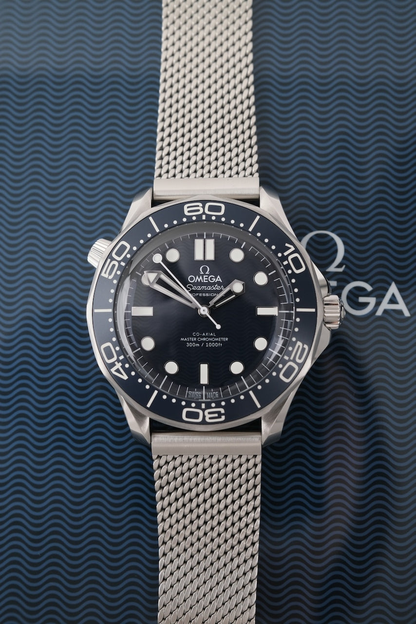 Omega Seamaster 300 James Bond 60th Anniversary  21030422003002 - Detailansicht 4