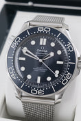 Bild in Galerie-Betrachter laden, Omega Seamaster 300 James Bond 60th Anniversary  21030422003002 - Detailansicht 2
