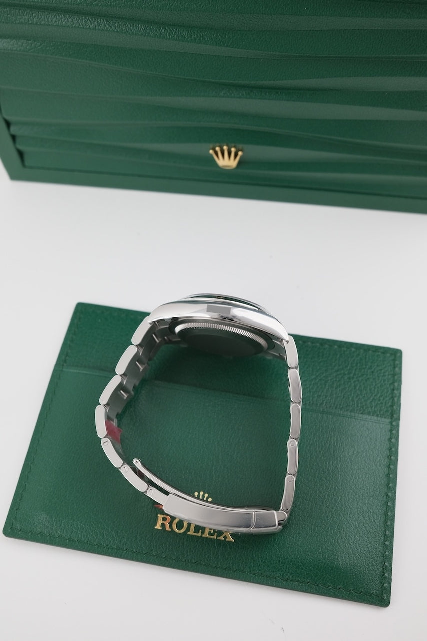 Rolex Oyster Perpetual 36 126000 - Detailed view 6