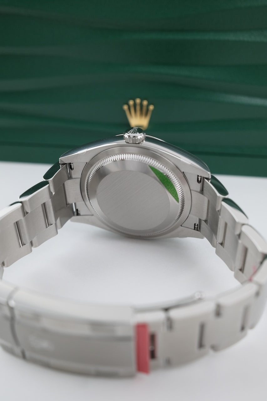 Rolex Oyster Perpetual 36 126000 - Detailed view 9