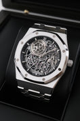Cargue la imagen en el visor de la galería, Audemars Piguet Royal Oak Jumbo Skeleton 16204BC.OO.1240BC.01 - Detailansicht 2
