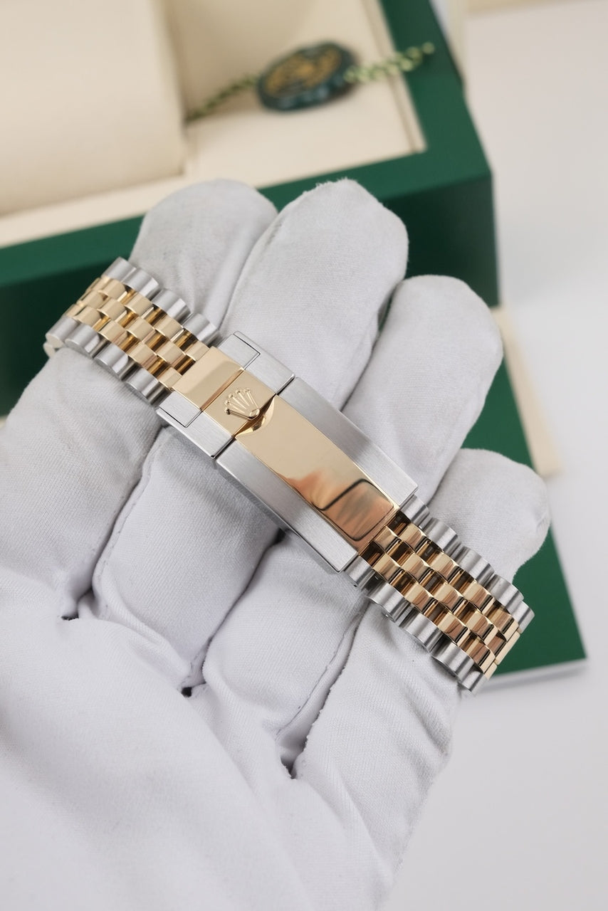 Rolex GMT Master II 126713GRNR - vue détaillée 7