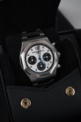 Bild in Galerie-Betrachter laden, Girard Perregaux Laureato Chronograph 81020-11-131-11A - Main product image
