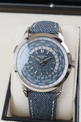 Załaduj obraz do przeglądarki galerii, Zegar Światowy Patek Philippe 5330G - widok szczegółowy 3
