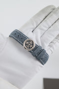 Załaduj obraz do przeglądarki galerii, Zegar Światowy Patek Philippe 5330G - widok szczegółowy 6
