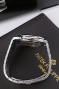 Cargue la imagen en el visor de la galería, Patek Philippe Nautilus 5712/1A-001 - Detailansicht 7
