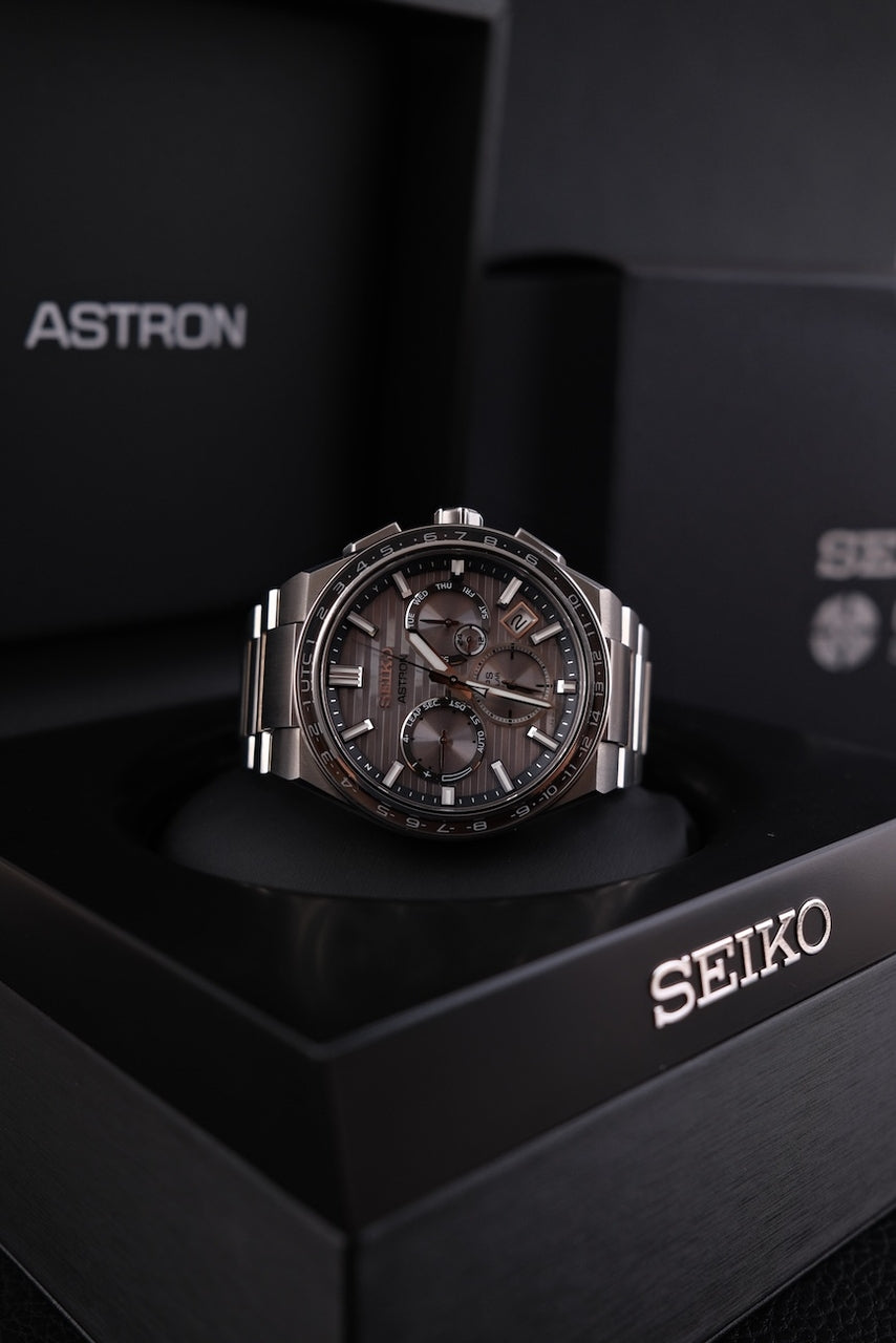 Seiko Astron GPS Solar Dual Time 5X SSH113J1 - Detail view 4