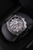 Bild in Galerie-Betrachter laden, Seiko Astron GPS Solar Dual Time 5X SSH113J1 - Detail view 2
