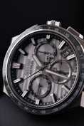 Bild in Galerie-Betrachter laden, Seiko Astron GPS Solar Dual Time 5X SSH113J1 - Detail view 3
