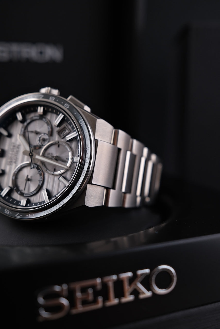 Seiko Astron GPS Solar Dual Time 5X SSH113J1 - Detail view 5