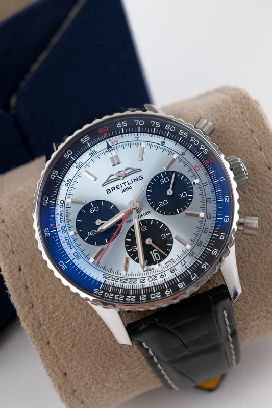 Breitling Navitimer 1 B01 Chronograph 43 AB0138241C1P1 - Detailansicht 1