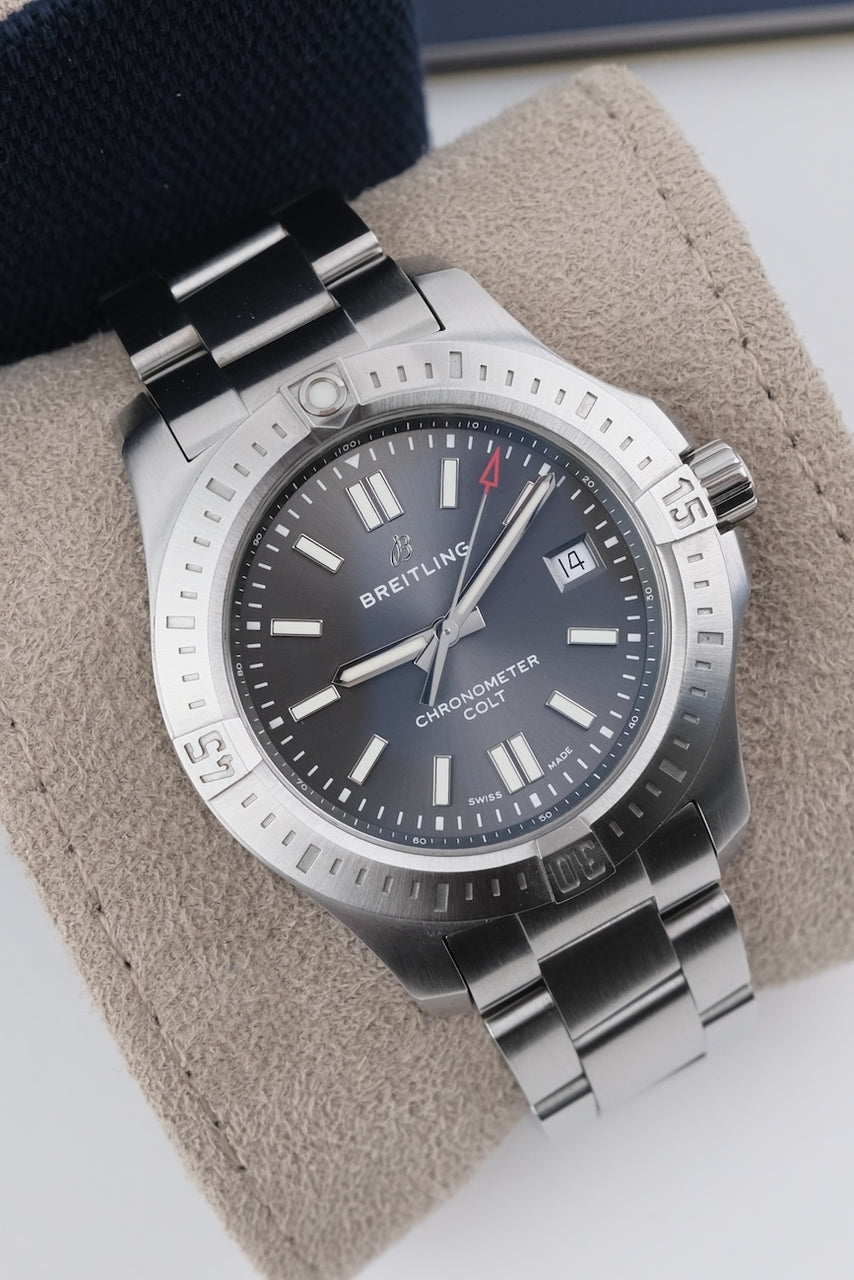 Breitling Colt 41 A17313101F1A1 - Detailed view 1