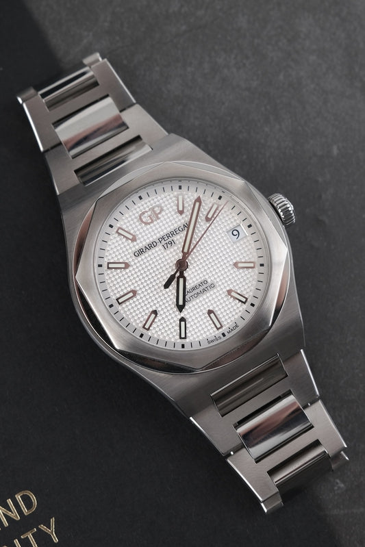 Girard Perregaux Laureato 81010-11-131-11A - Detail view 1