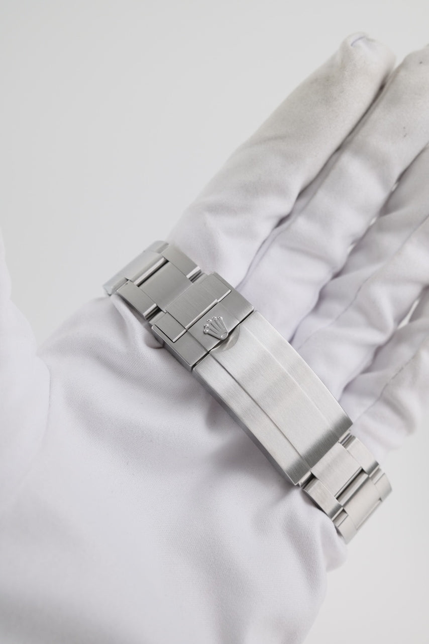 Rolex Submariner Date 126610LN - detailed view 6