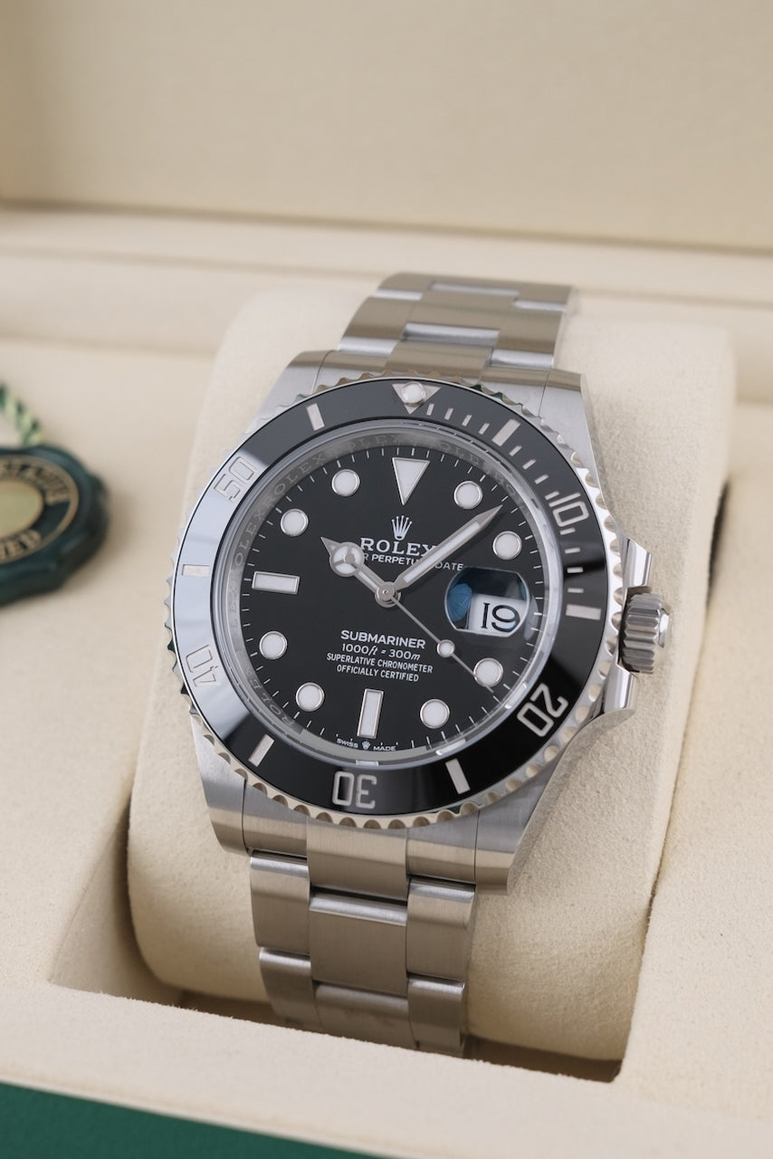 Rolex Submariner Date 126610LN - Detailed view 1
