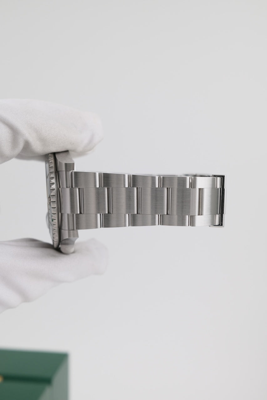 Rolex Submariner Date 126610LN - detailed view 7