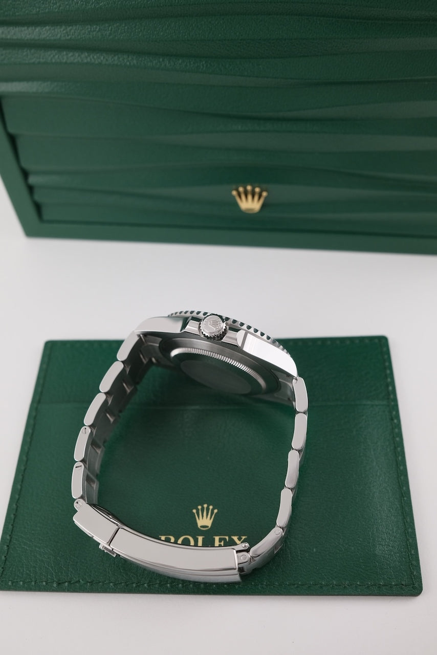 Rolex Submariner Date 126610LN - detailed view 4