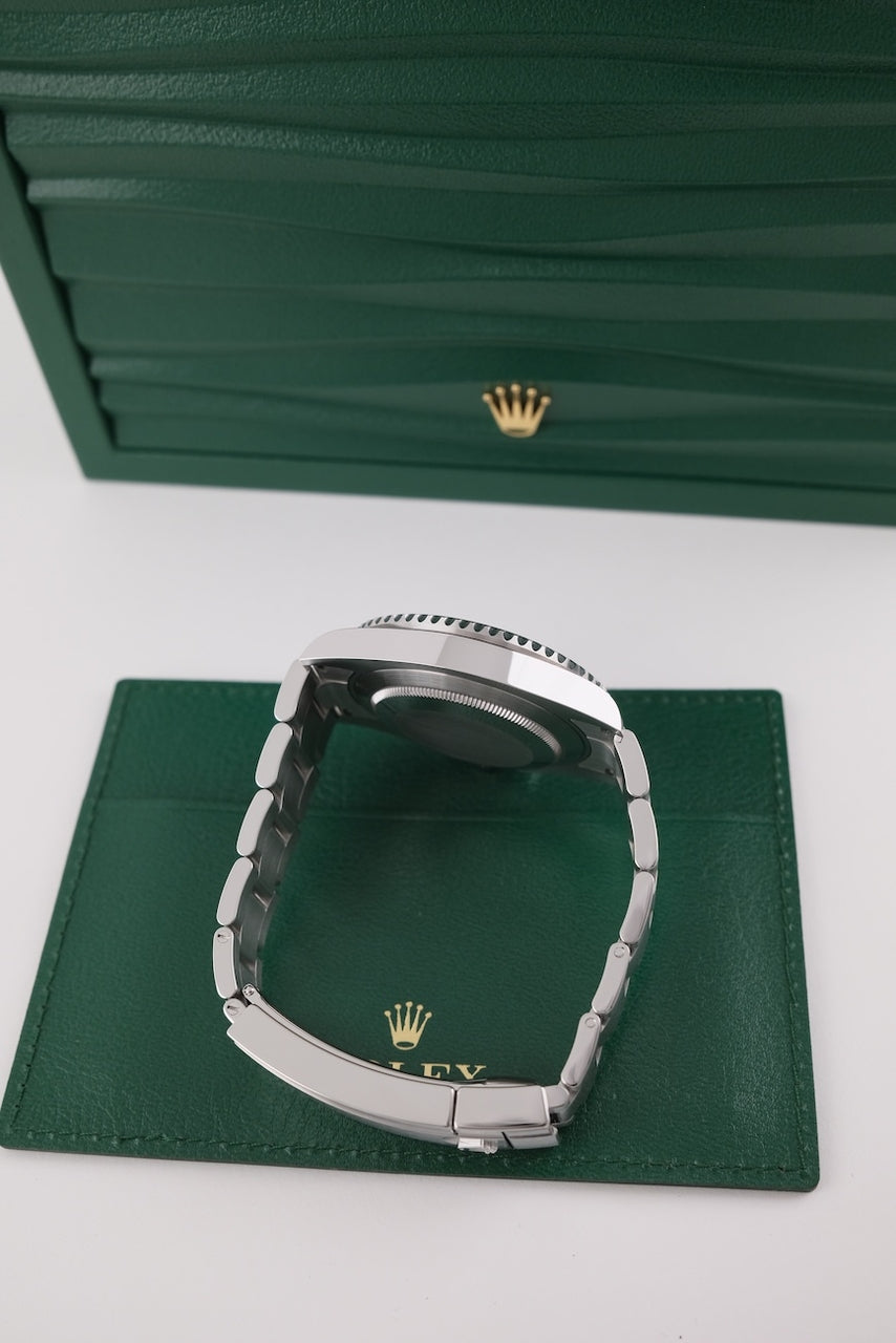 Rolex Submariner Date 126610LN - detailed view 5