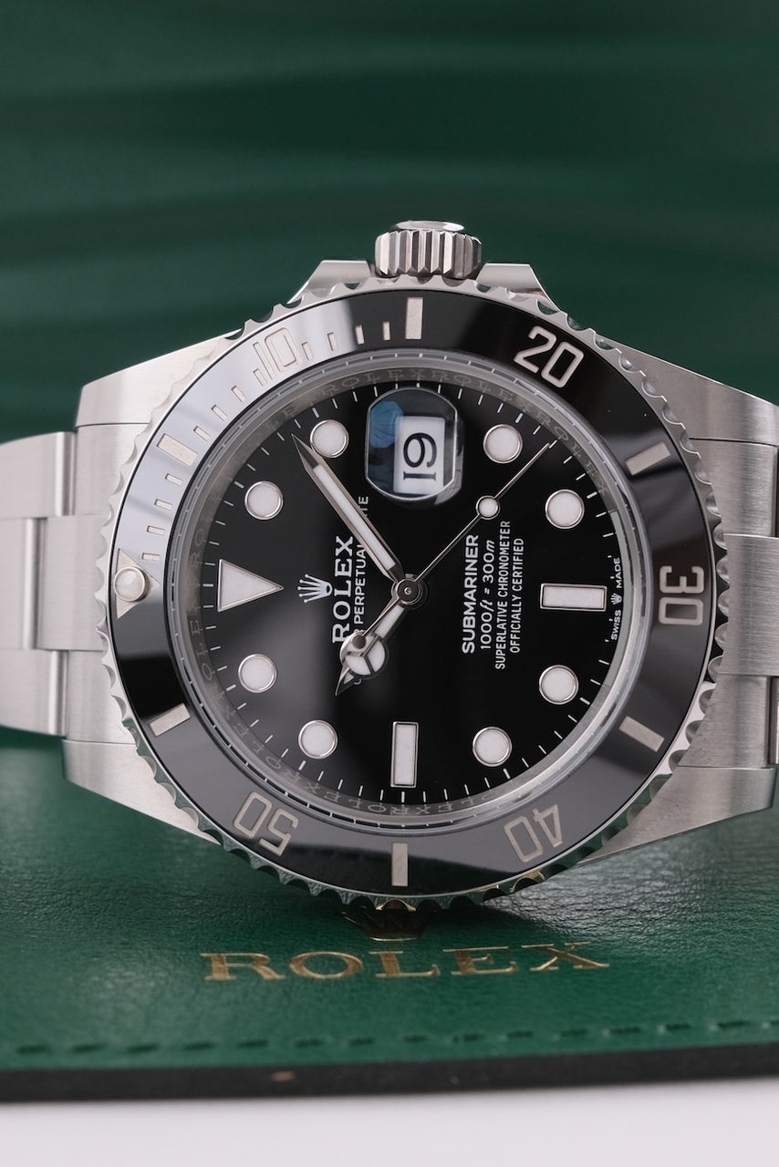 Rolex Submariner Date 126610LN - Detailed view 2