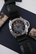 Bild in Galerie-Betrachter laden, Panerai Submersible PAM01518 - Detailansicht 1
