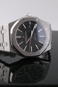 Carica l'immagine nel visualizzatore della galleria, Audemars Piguet Royal Oak Selfwinding 15400ST - Detailansicht 11

