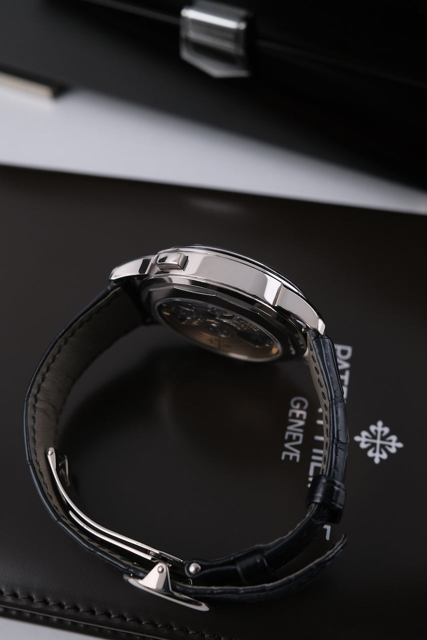 Patek Philippe World Time Chronograph 5930G-010 - detailed view 8