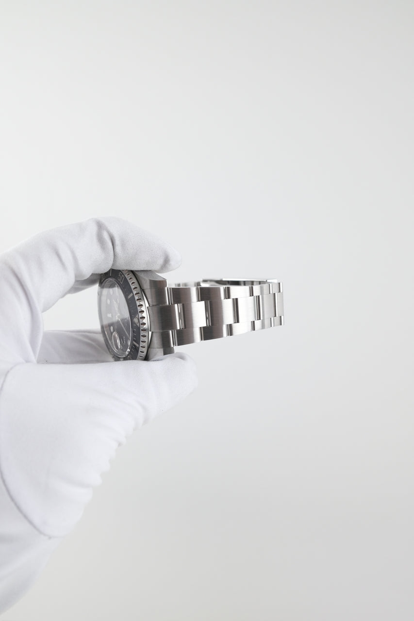 Rolex Sea-Dweller 126600 - Detail view 7