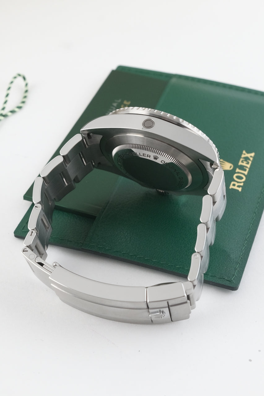 Rolex Sea-Dweller 126600 - Detail view 6