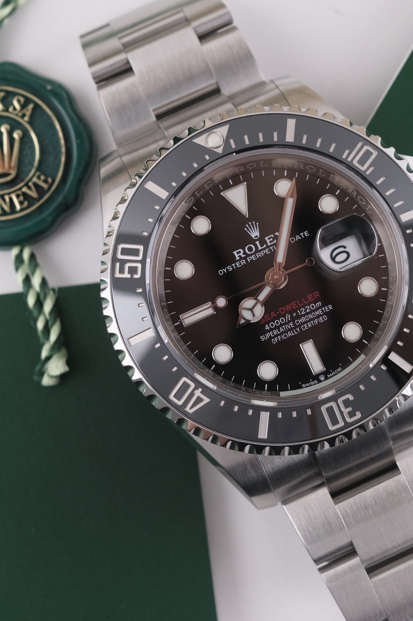 Rolex Sea-Dweller 126600 - Detail view 2