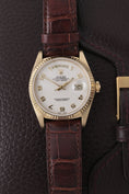 Load image into gallery viewer, Rolex Day-Date 36 18038 - Detailed view 3
